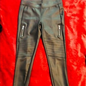 Express black faux leather skinny fit moto pant in black. New. Size: XS